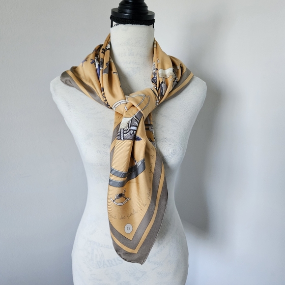 🇨🇵 HERMES silk scarf 90X 90 cm peach color authentic made in France 🇨🇵 - Picture 4 of 12